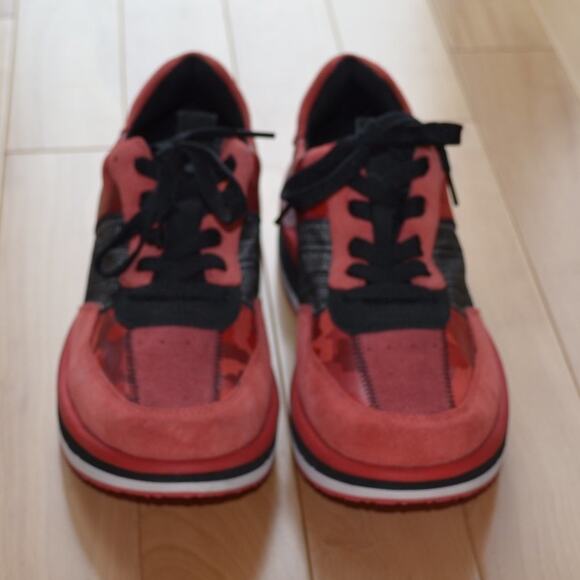 Deckers X Lab Red Camo Sneakers Size 12 - Picture 3 of 6